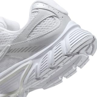 NIKE W Nike V5 Rnr Sneakers, Low Top 