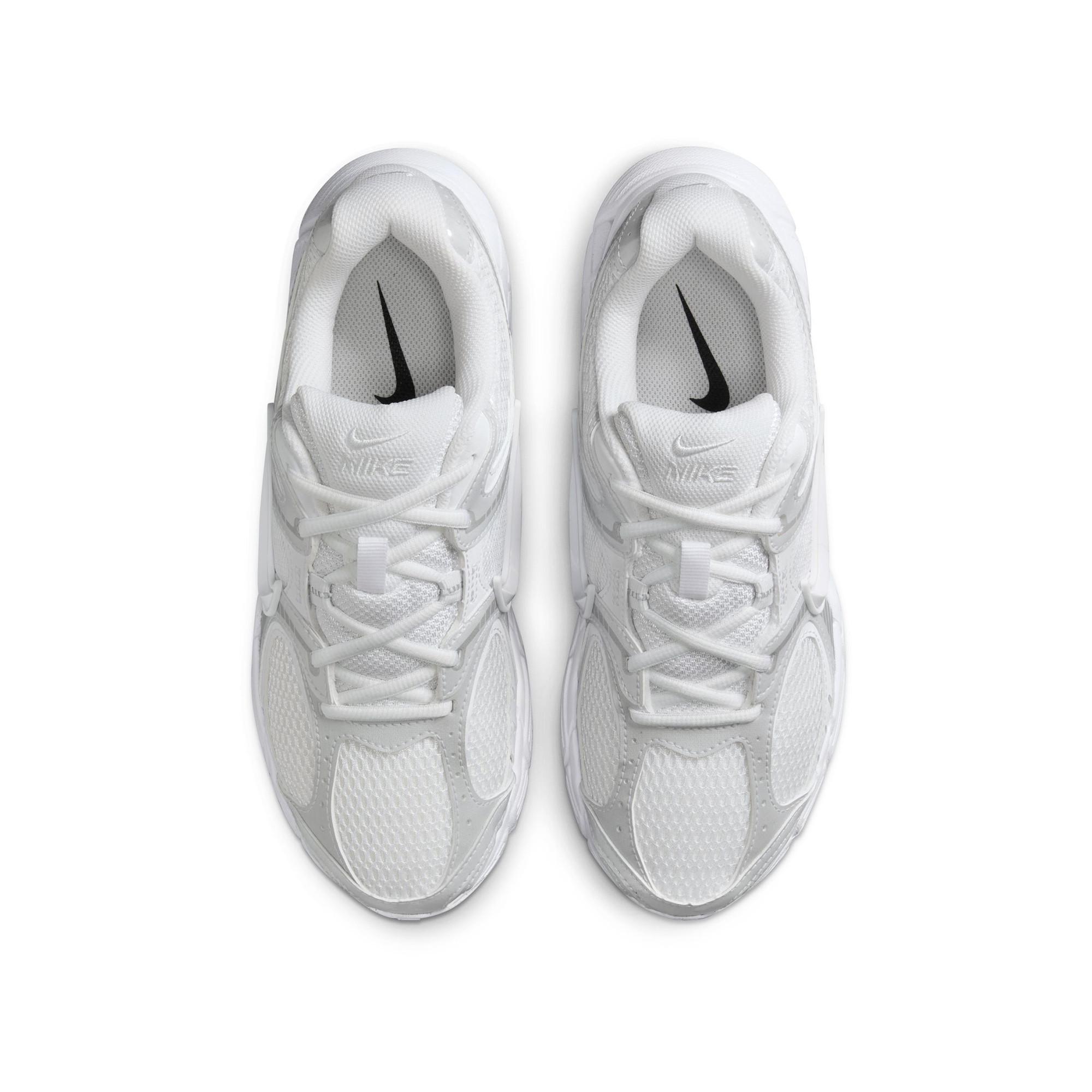 NIKE W Nike V5 Rnr Sneakers, Low Top 