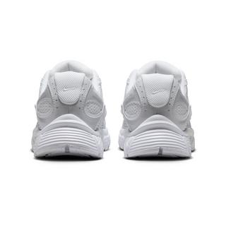 NIKE W Nike V5 Rnr Sneakers, Low Top 