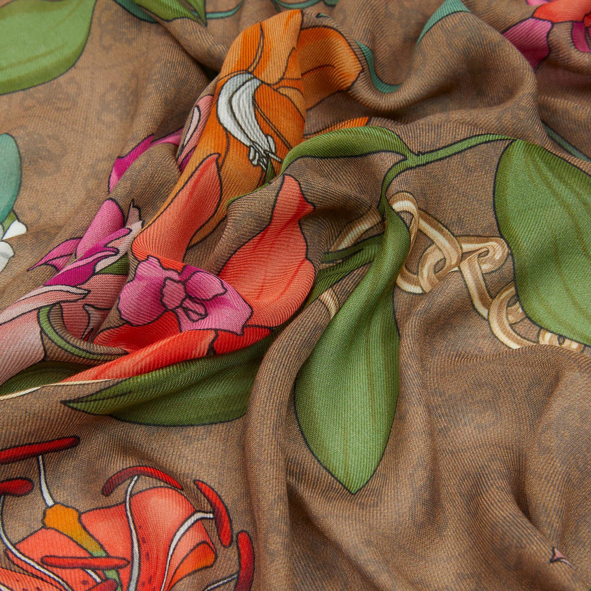 GUESS Kefiah Foulard Carré Imprimé Floral  