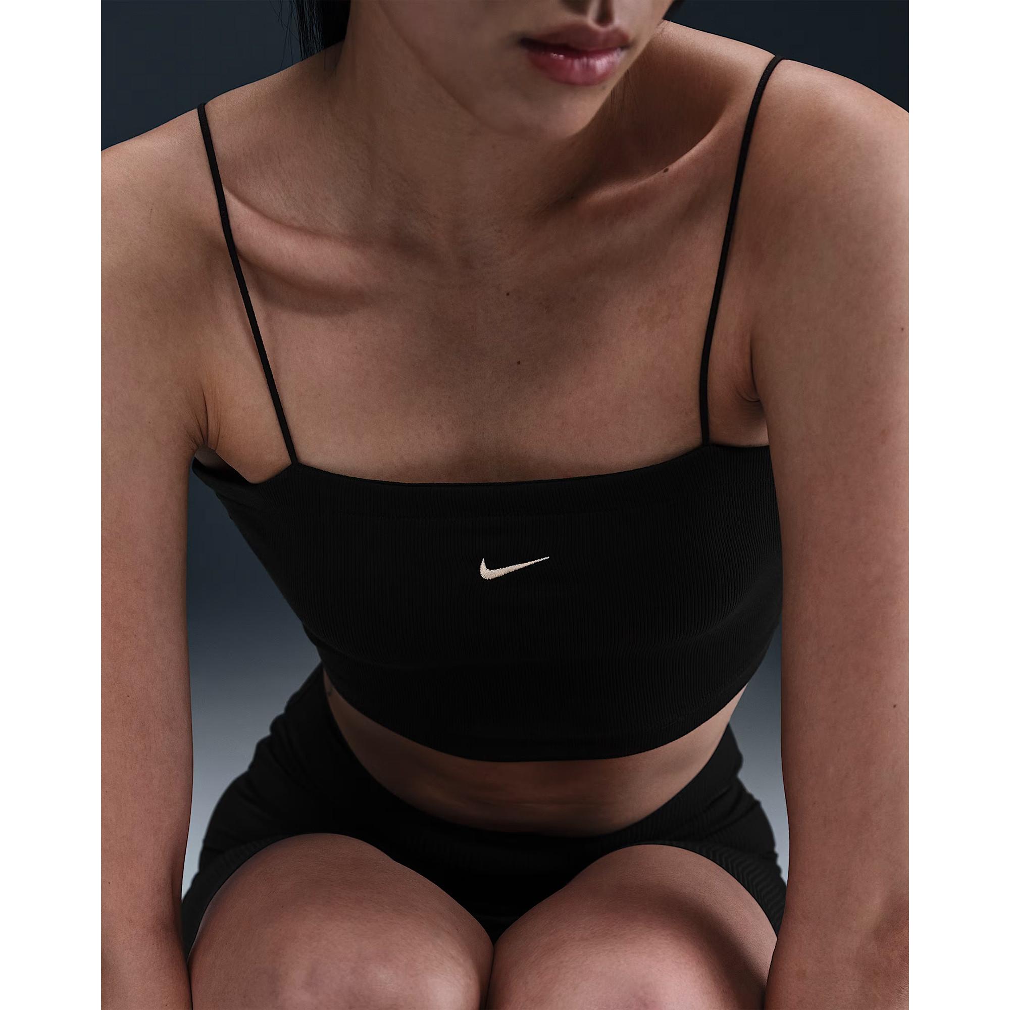 NIKE Sportswear Chill Knit T-Shirt 