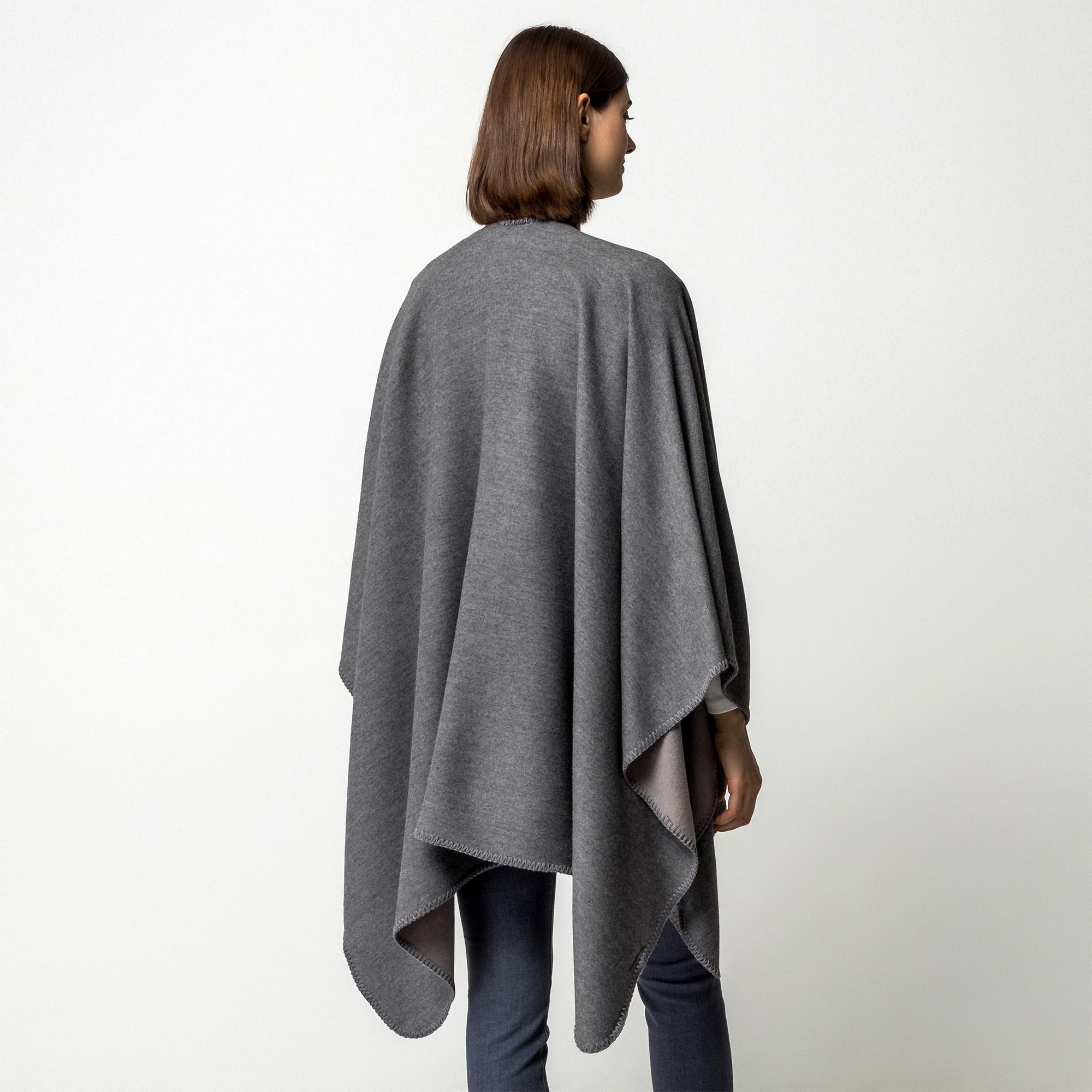 Manor Woman Poncho  