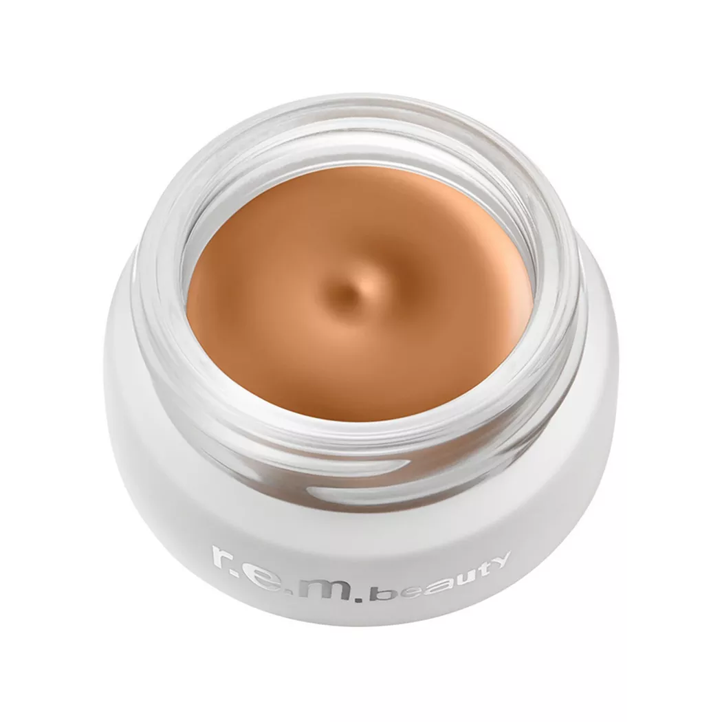 r.e.m.beauty - Sweetener - Matter Concealer mit Hyaluronsäure und Vitamin E, 8 g, tan w 2