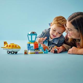 LEGO®  10443 Erster Besuch im Flughafen 