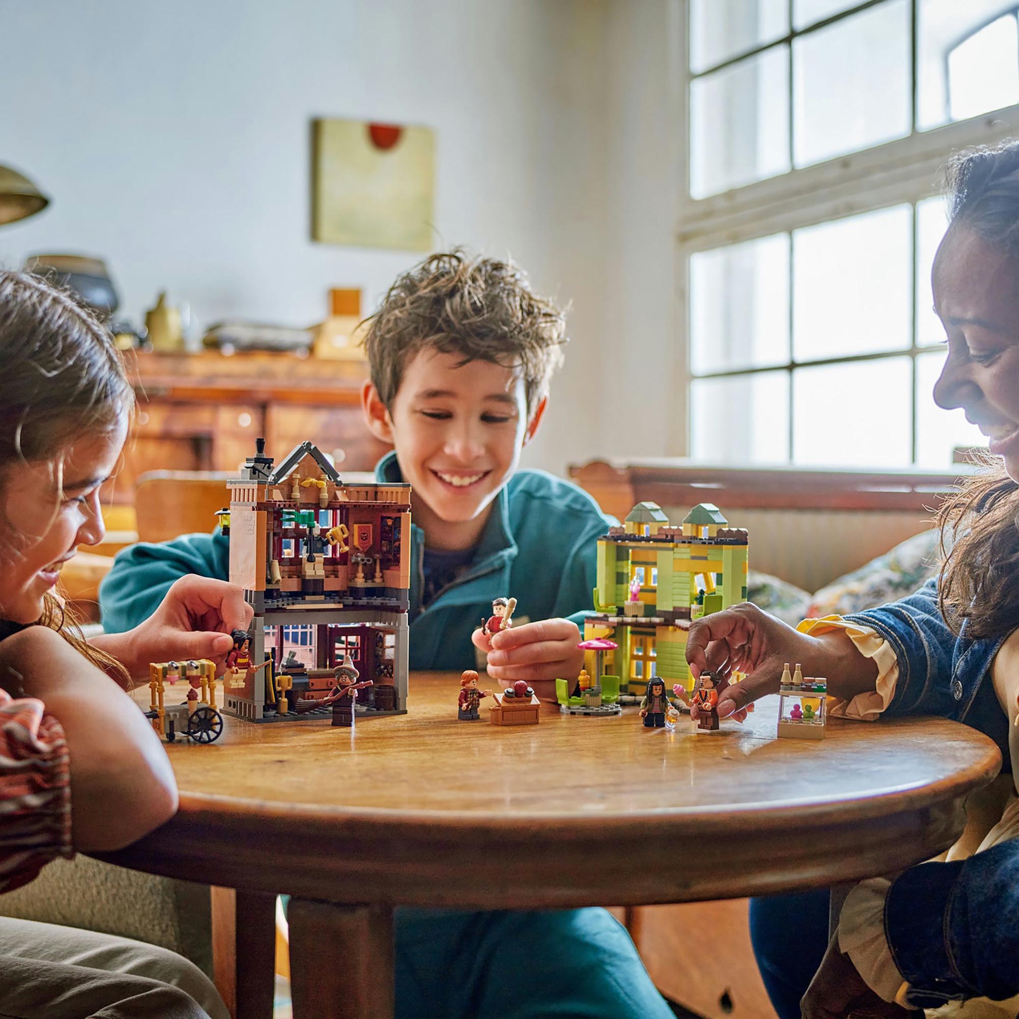 LEGO®  76452 Magasin d'accessoires de Quidditch™ et marchand de glaces 