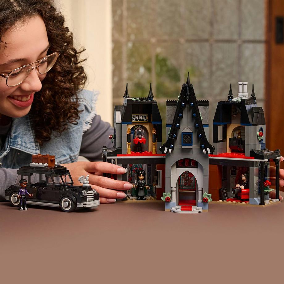 LEGO®   76786 Le manoir de Morticia 