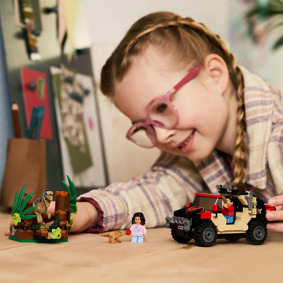 LEGO®  76972 Raptor: Verfolgungsjagd mit dem Geländewagen 