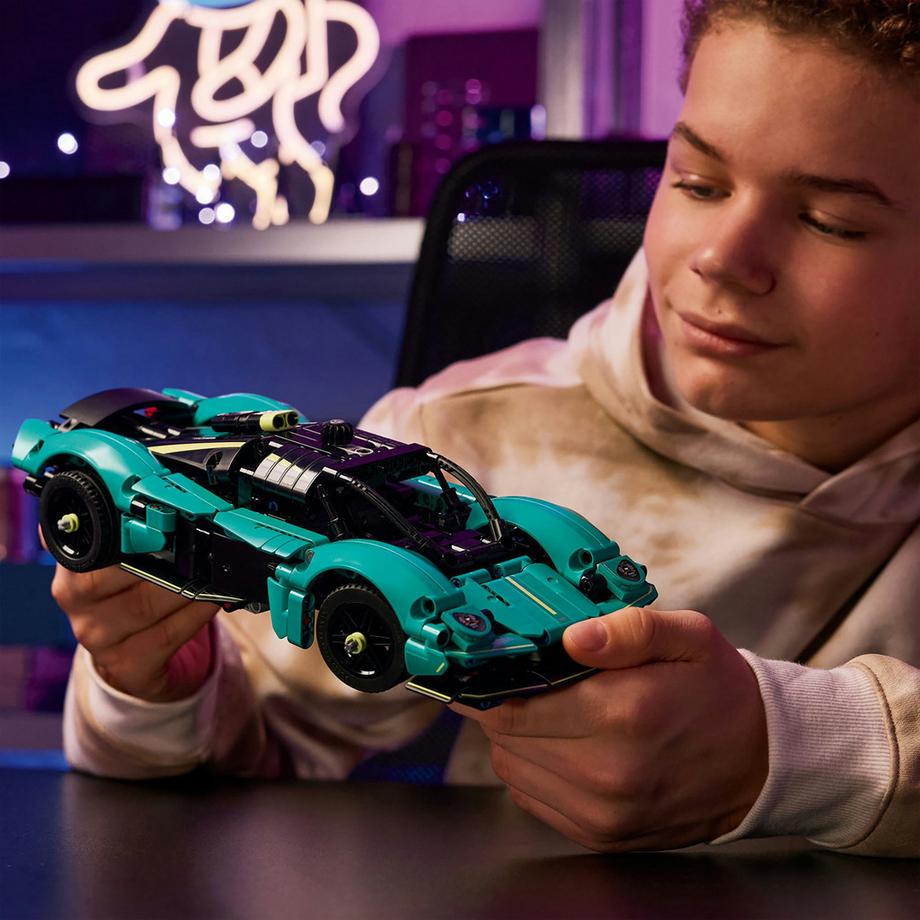 LEGO®  42208 Aston Martin Valkyrie 