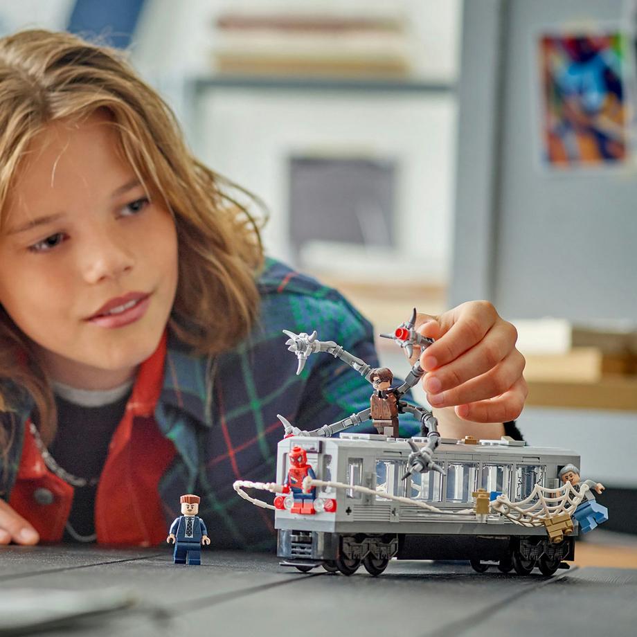 LEGO®  76321 La scène du train de Spider-Man et Docteur Octopus 