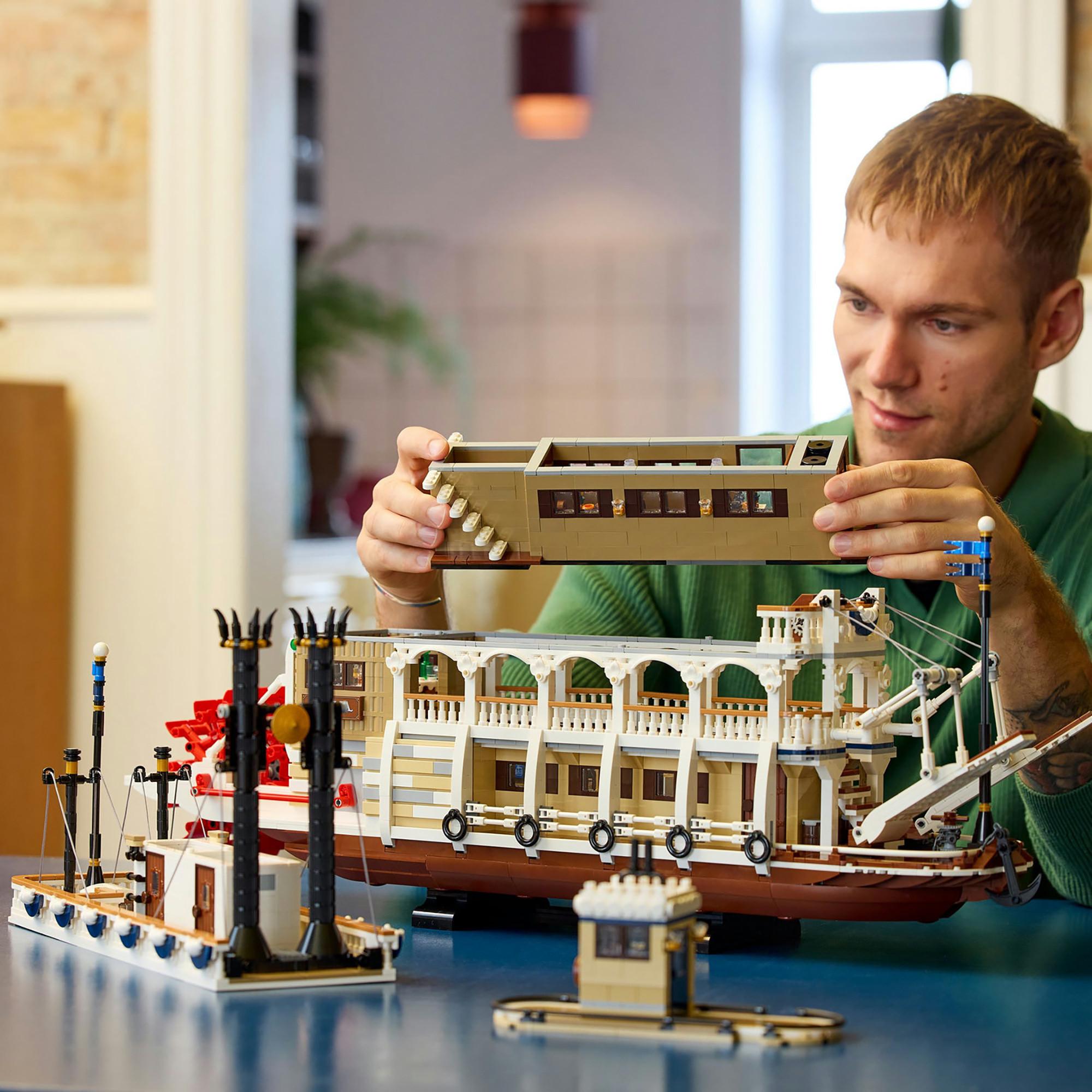 LEGO®  21356 Le bateau à vapeur du Mississippi 