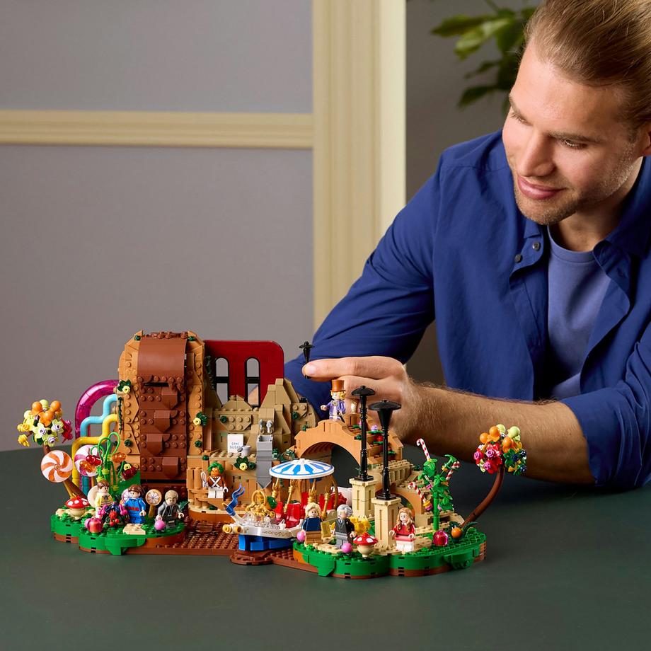 LEGO®  21360 Willy Wonka e la fabbrica di cioccolato 