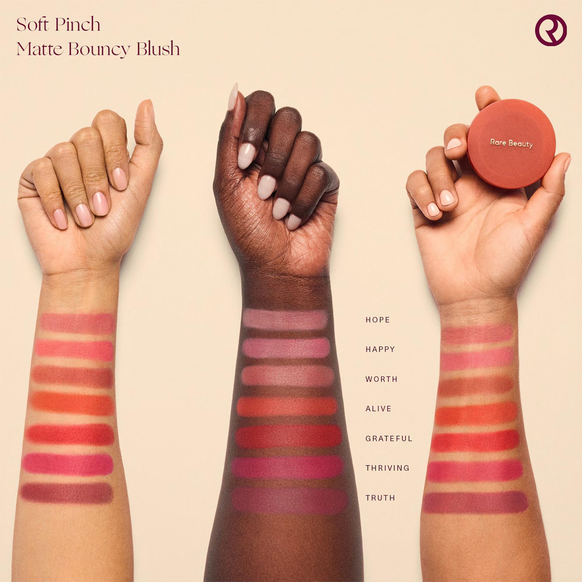 RARE BEAUTY  Soft Pinch Matte Bouncy Blush - Blush mat effet cocon 