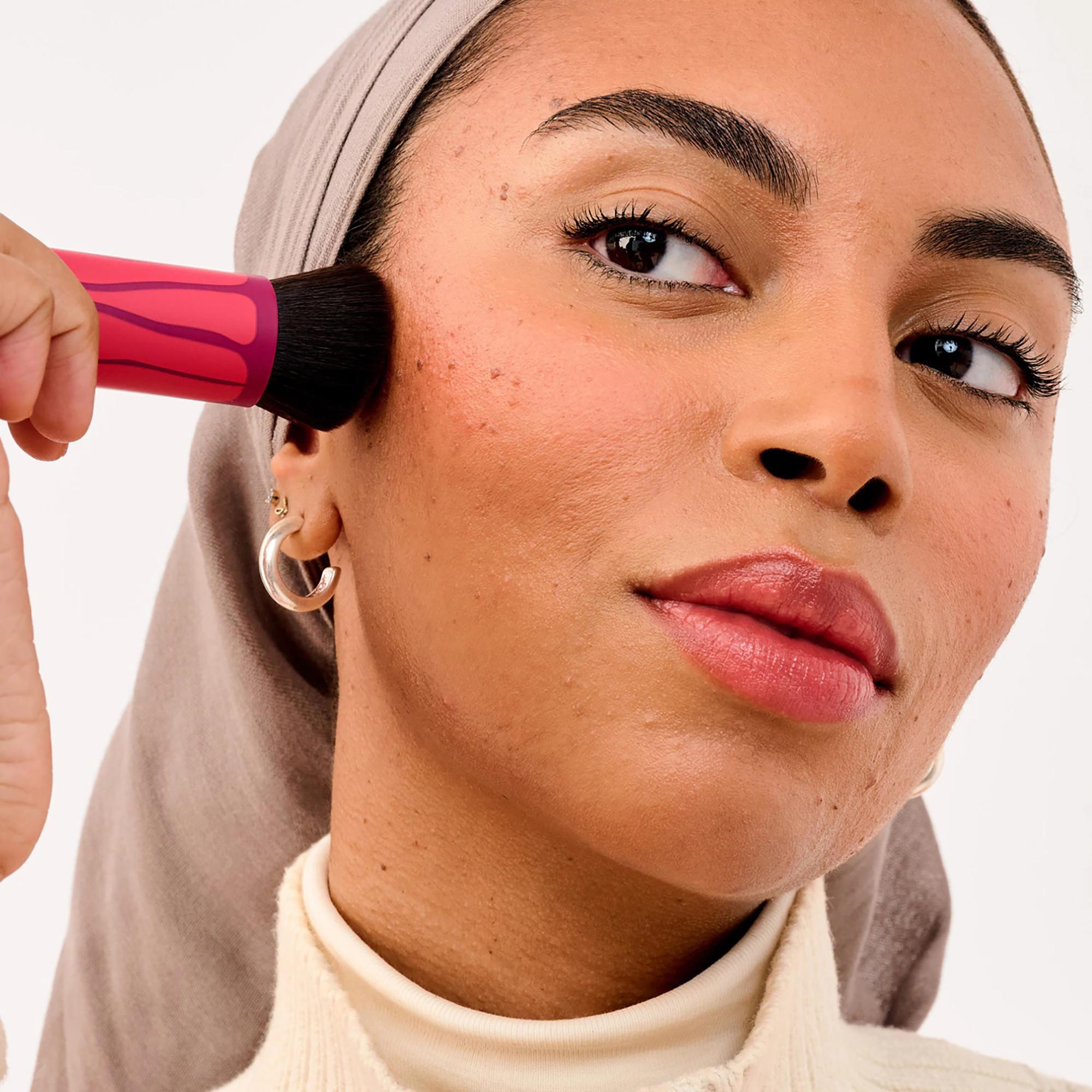 benefit  Hoola Wavemaker – Bronzing Balm Pinsel 