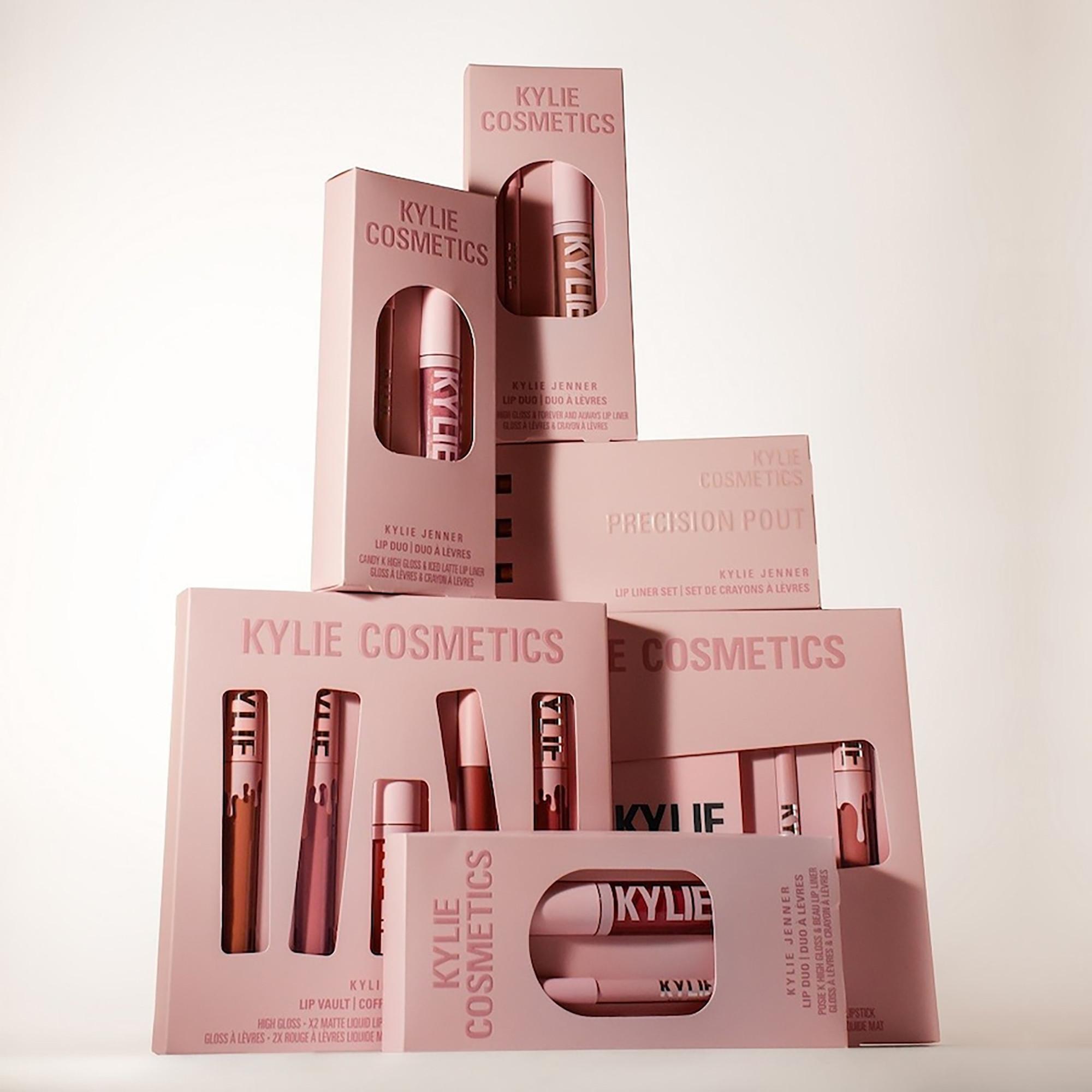 Kylie Cosmetics  4-Piece Makeup Set 