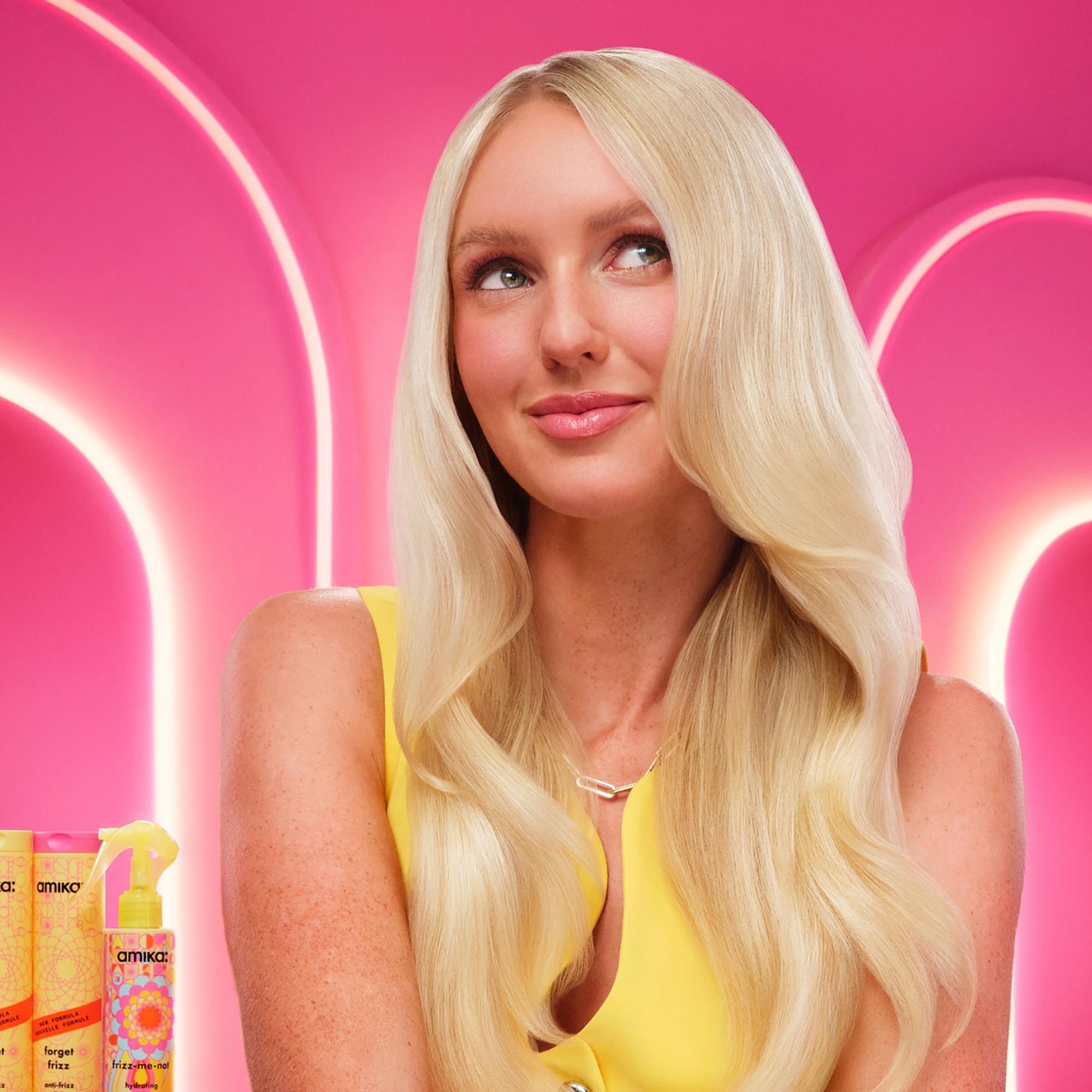 amika  Frizz-me-not - Feuchtigkeitsspendende Anti-Frizz-Pflege 