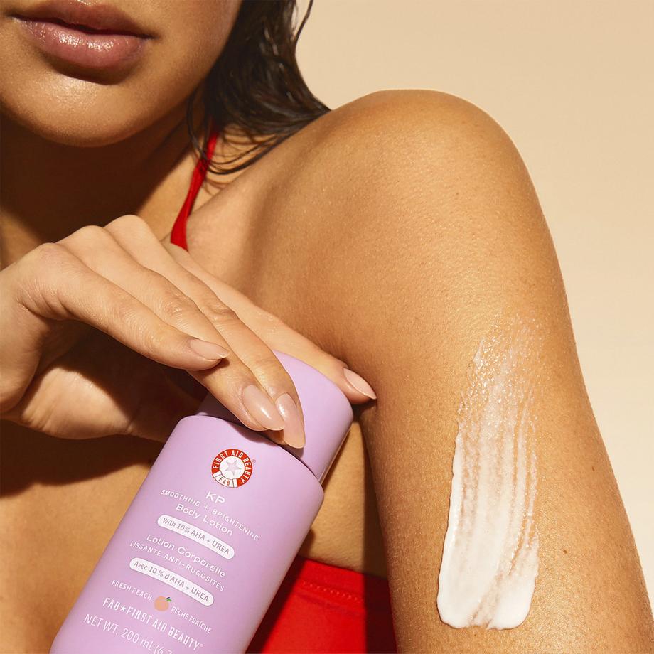FIRST AID BEAUTY  KP Smoothing Brightening Body Lotion - Lotion Corporelle Lissante Anti-Rugosités 