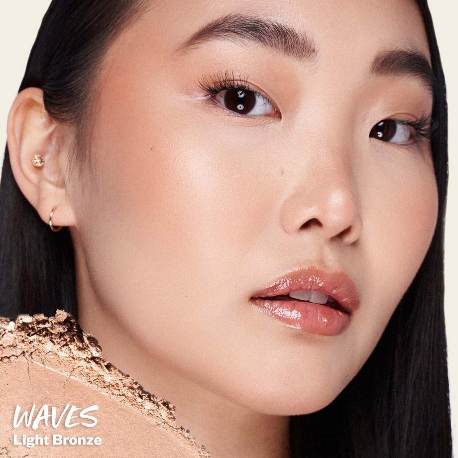 KOSAS  The Show Sun - Terra abbronzante con un finish naturale e luminoso 