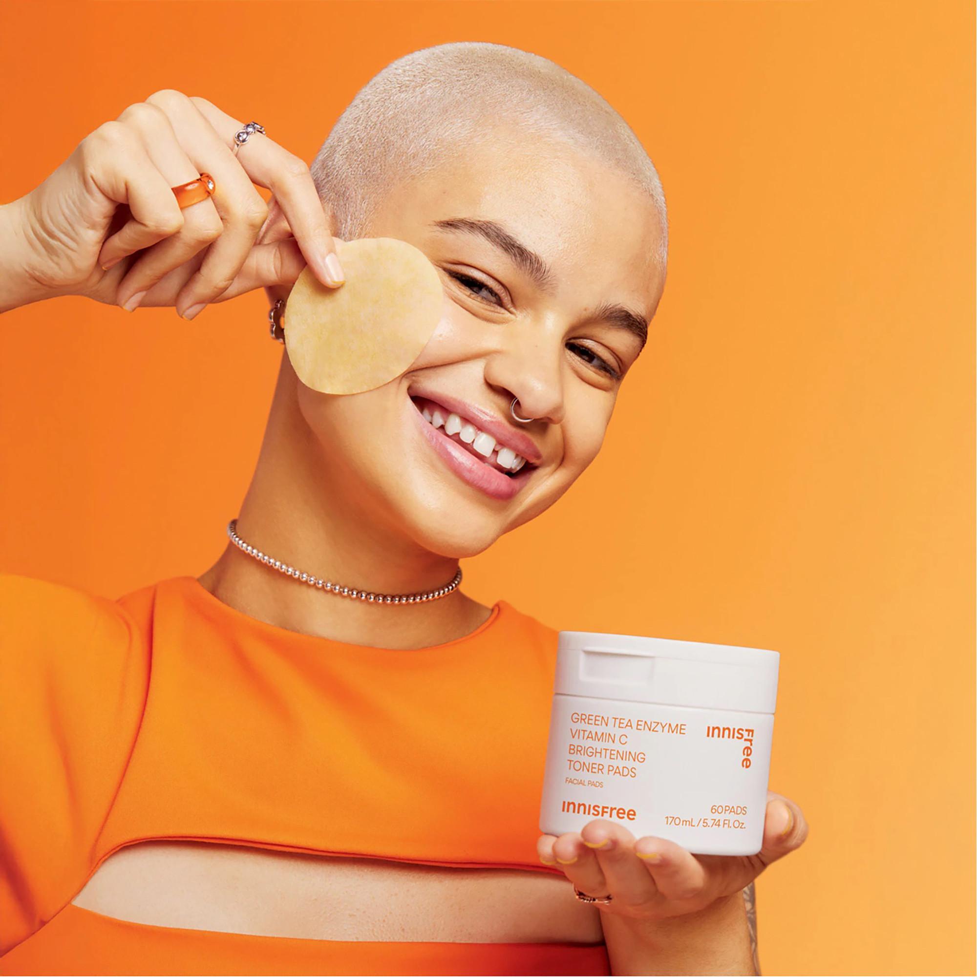 innisfree  Disques Éclat à L'Enzyme Thé Vert et à la Vitamine C - Soin anti-tâches 