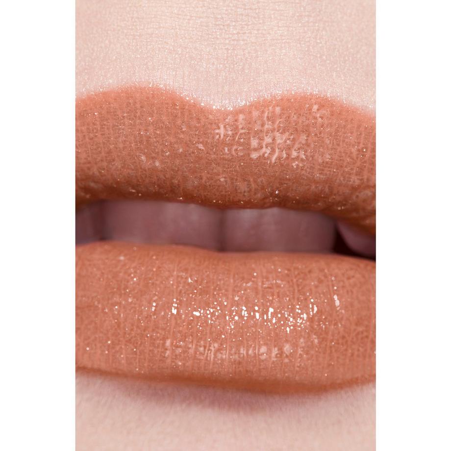 CHANEL ROUGE COCO FLASH LA COULEUR, LA BRILLANCE, L'INTENSITÉ EN UN ÉCLAIR 