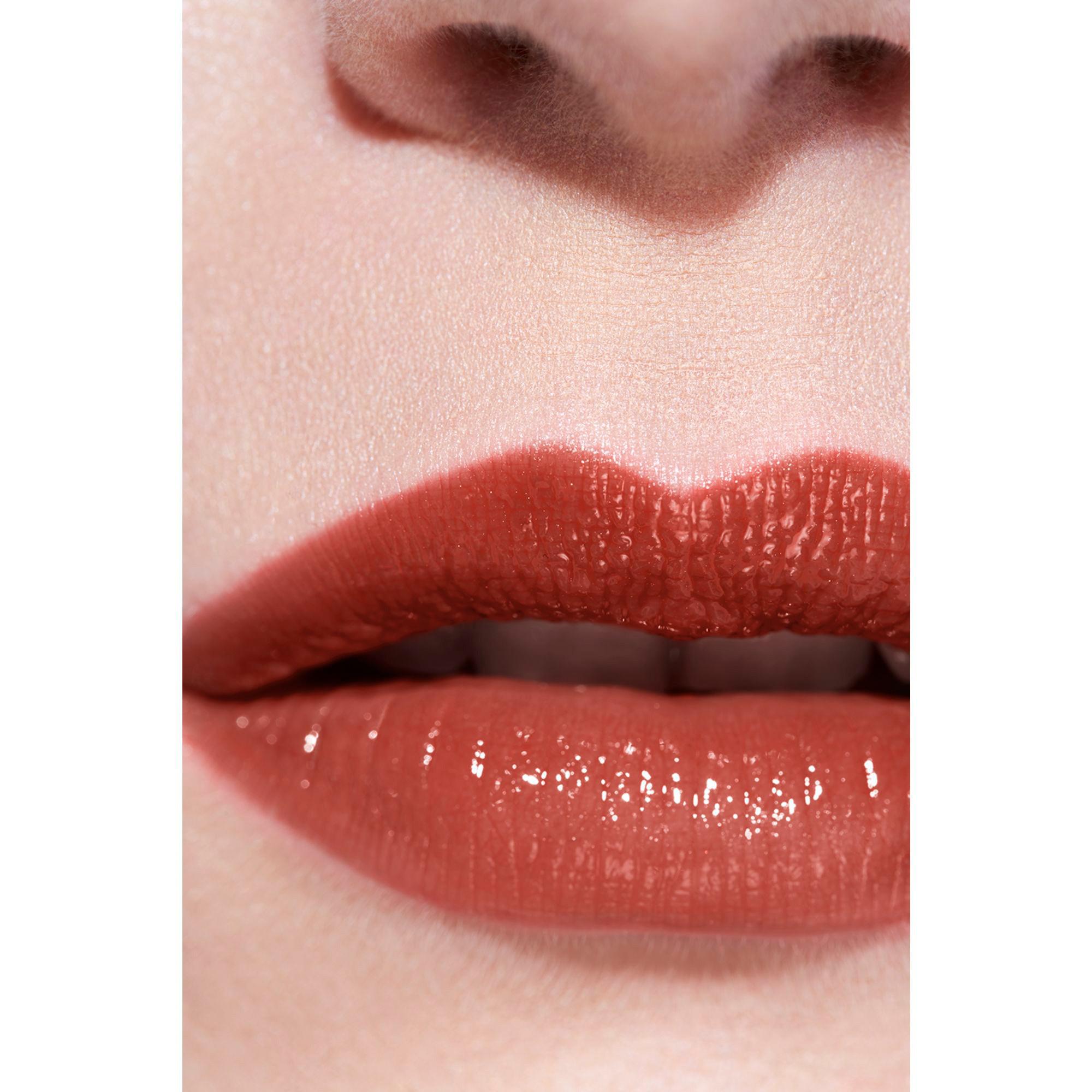 CHANEL ROUGE COCO FLASH LA COULEUR, LA BRILLANCE, L'INTENSITÉ EN UN ÉCLAIR 