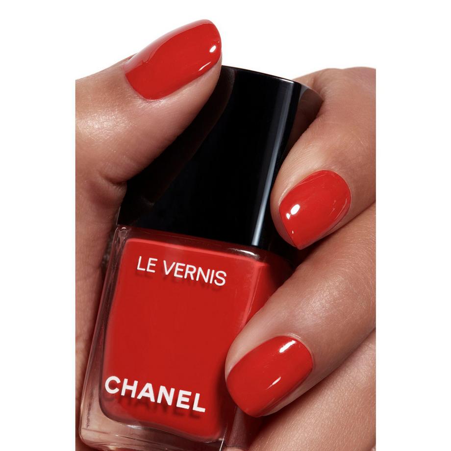 CHANEL LE VERNIS NAGELLACK – FARBE UND GLANZ MIT LANGEM HALT 