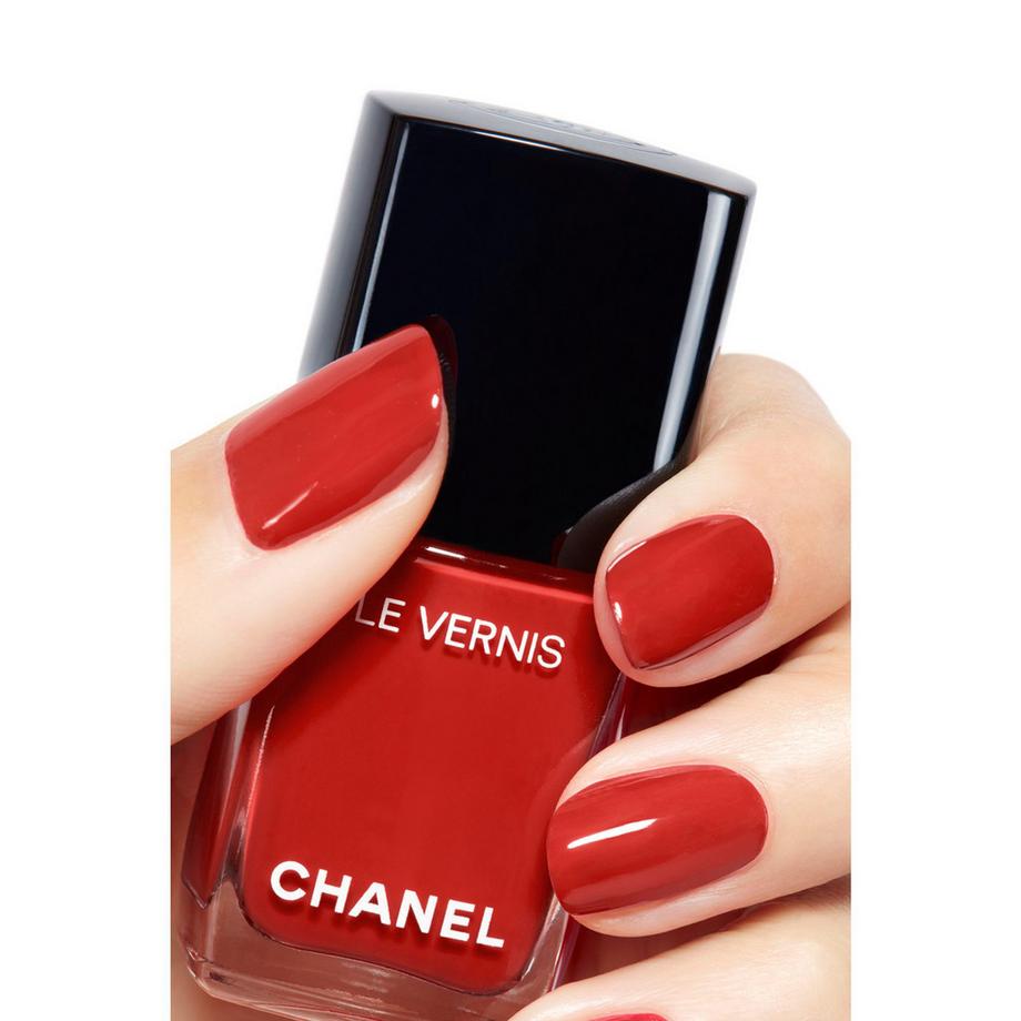 CHANEL LE VERNIS NAGELLACK – FARBE UND GLANZ MIT LANGEM HALT 