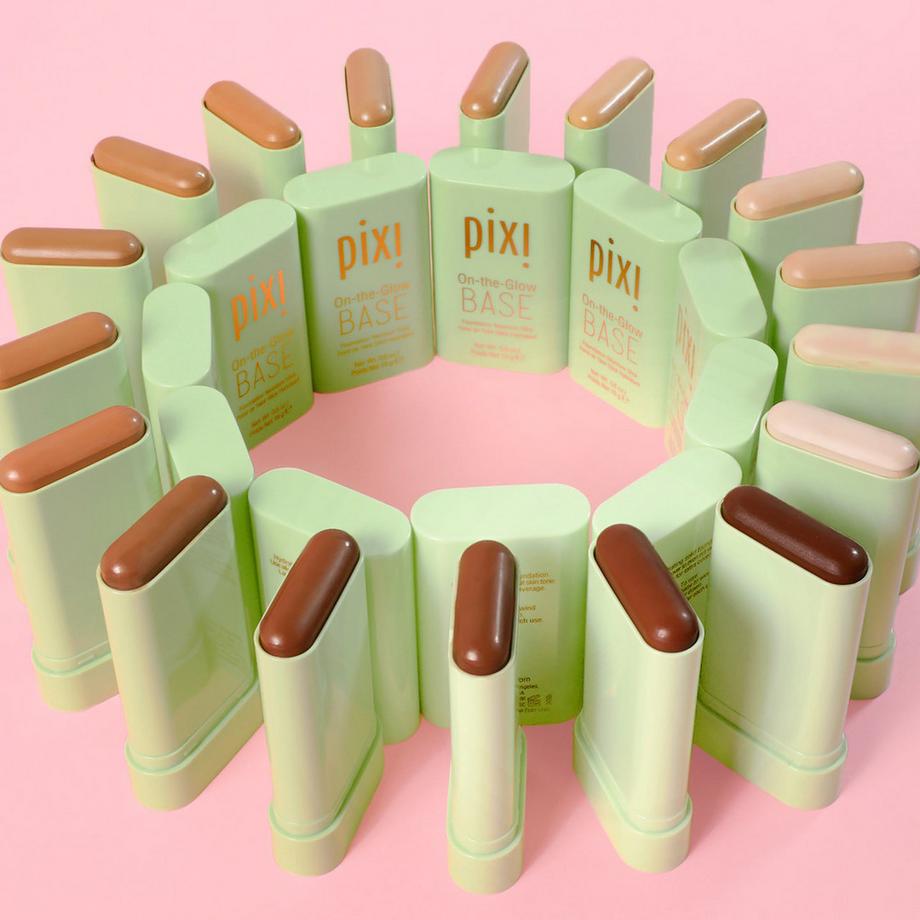 PIXI  On-the-Glow BASE - Feuchtigkeitsspendende Foundation 