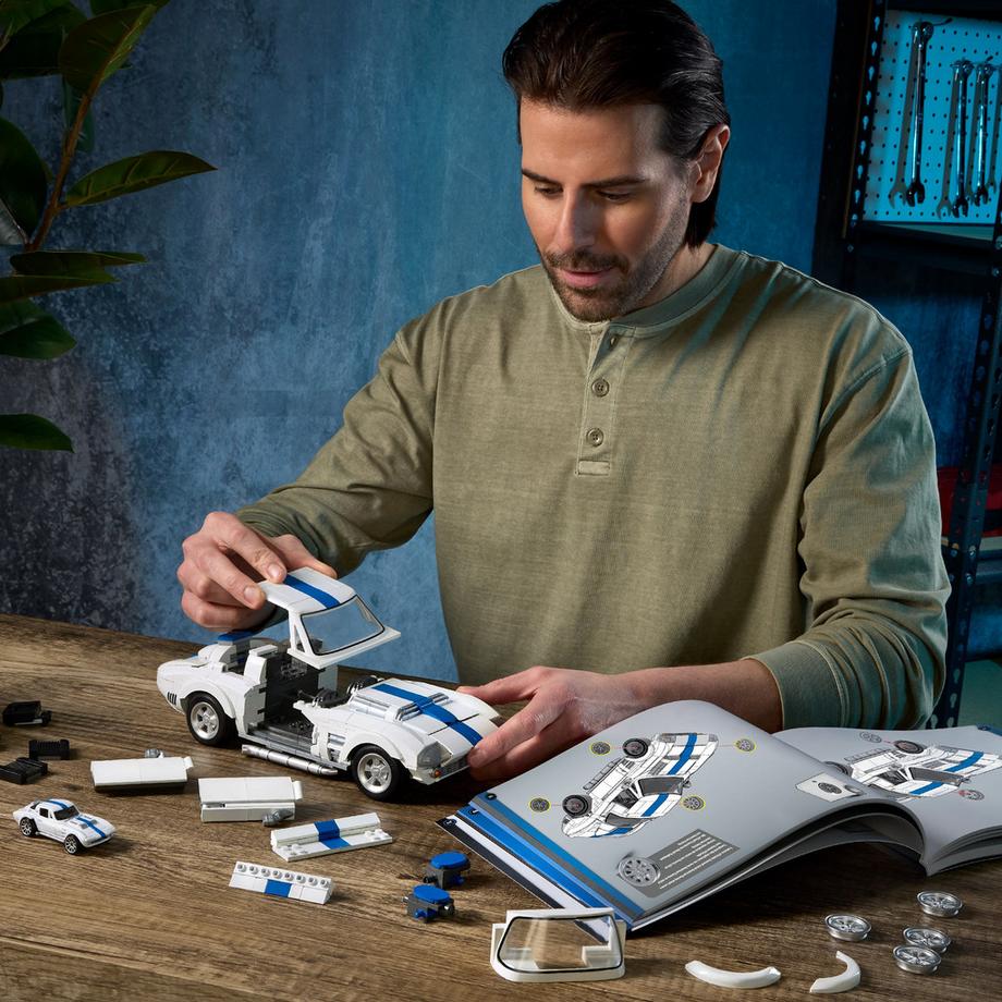 Mattel  Hot Wheels Elite Series Corvette 