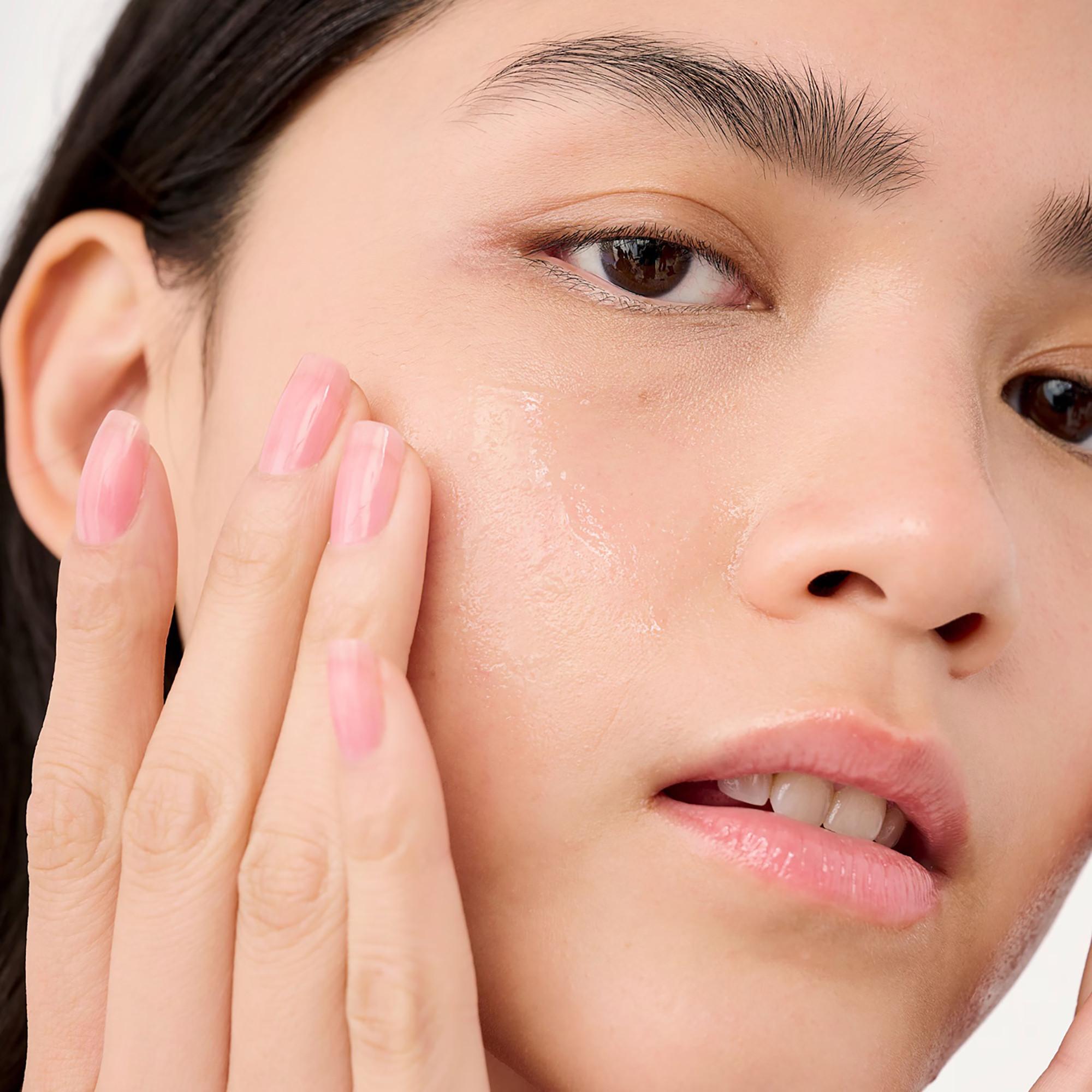 benefit  The POREfessional Hydro Pop - Feuchtigkeitsspendende & Porenglättende Essenz 