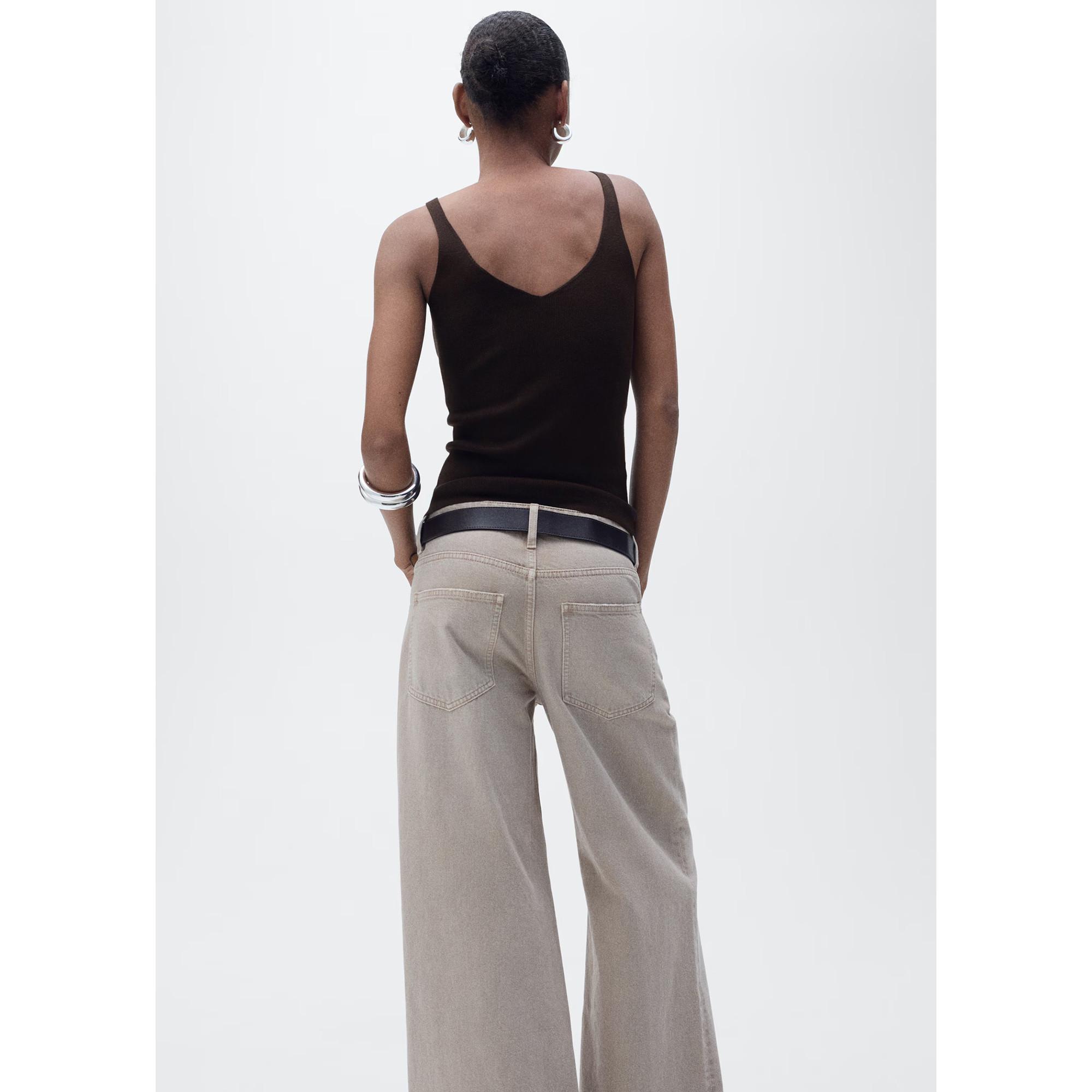 MANGO GYM Top in maglia a costine scollo a V  