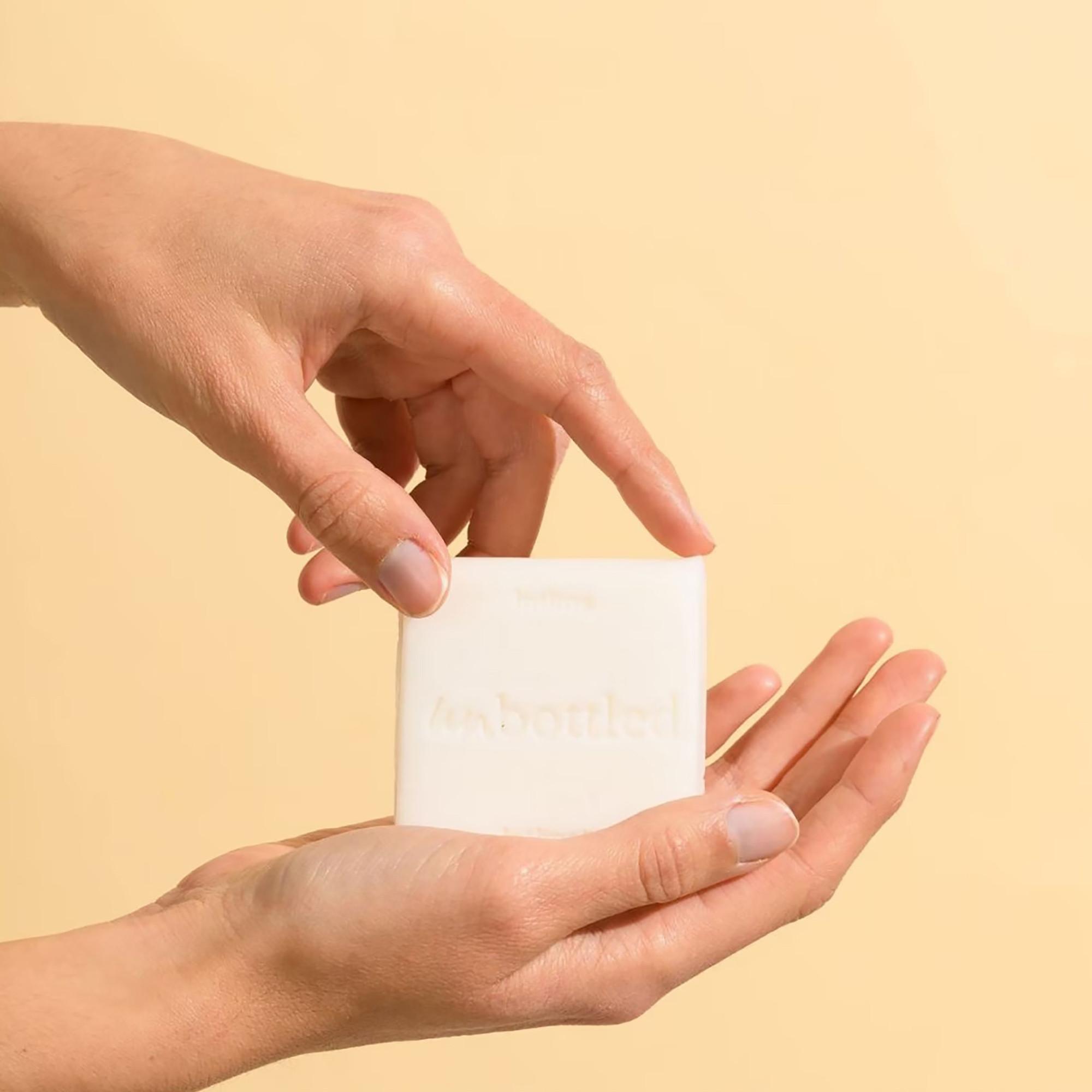 UNBOTTLED  Detergente delicato per le parti intime - Sapone intimo Formato Viaggio 