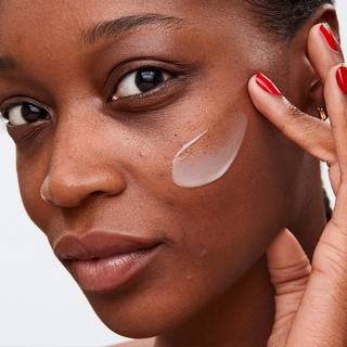 FIRST AID BEAUTY  Hydrating Dewy Gel Cream - Feuchtigkeitscreme mit Hyaluronsäure + Ceramiden 