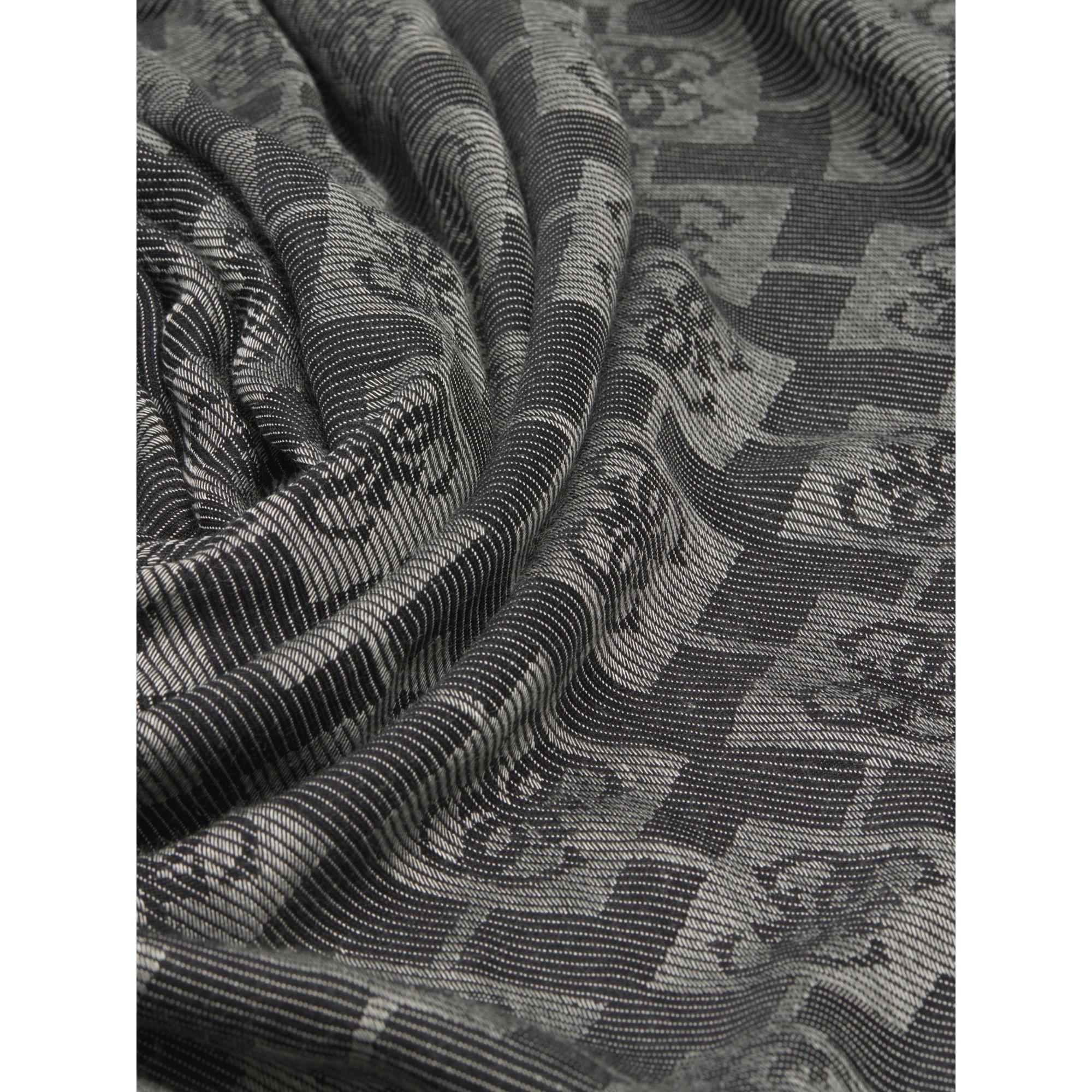 GUESS Schal mit Logo-Muster  