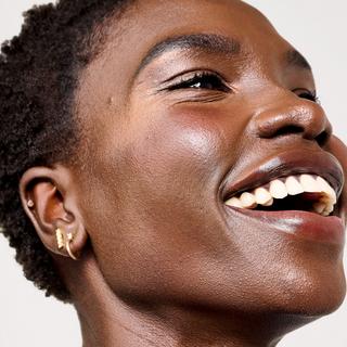 benefit  Glow-la-la - Samtig schimmernder Highlighter 