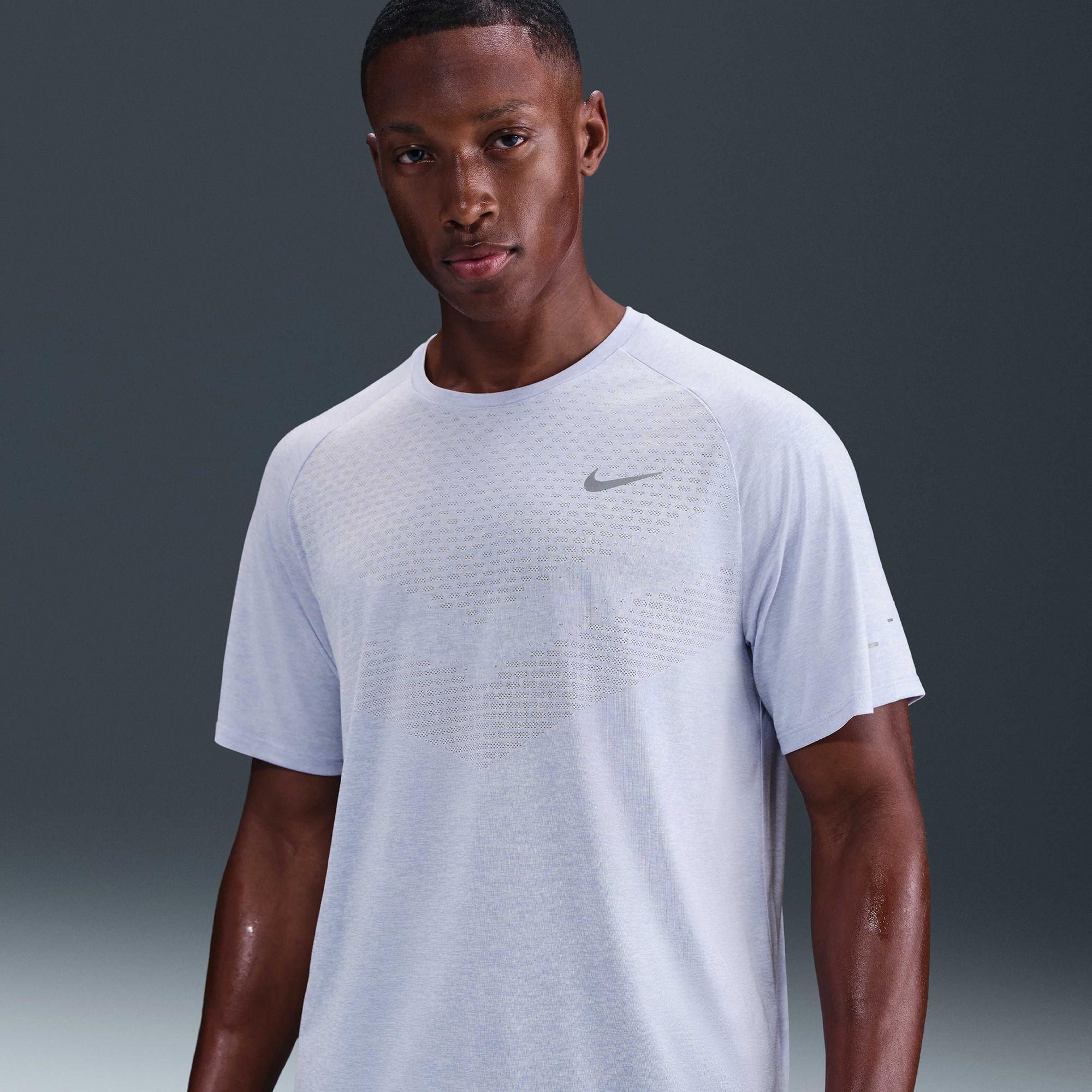 NIKE NIKE CLUB T-shirt girocollo, maniche corte 