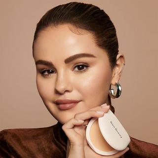 RARE BEAUTY  Tinted Pressed Powder - Getöntes Presspuder 