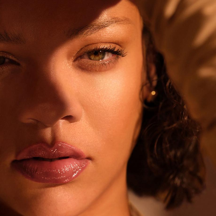 Fenty Beauty By Rihanna  Bright Fix – Weichzeichnendes Puder 