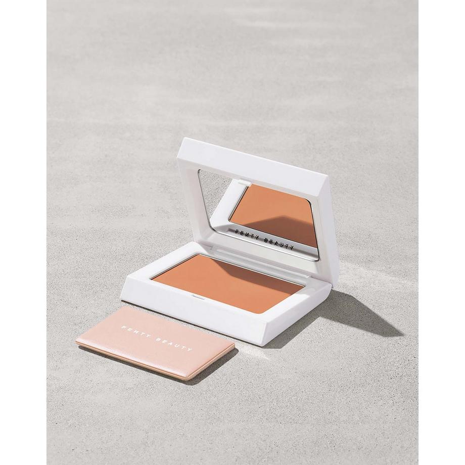 Fenty Beauty By Rihanna  Bright Fix - Poudre Illuminatrice + Floutante 