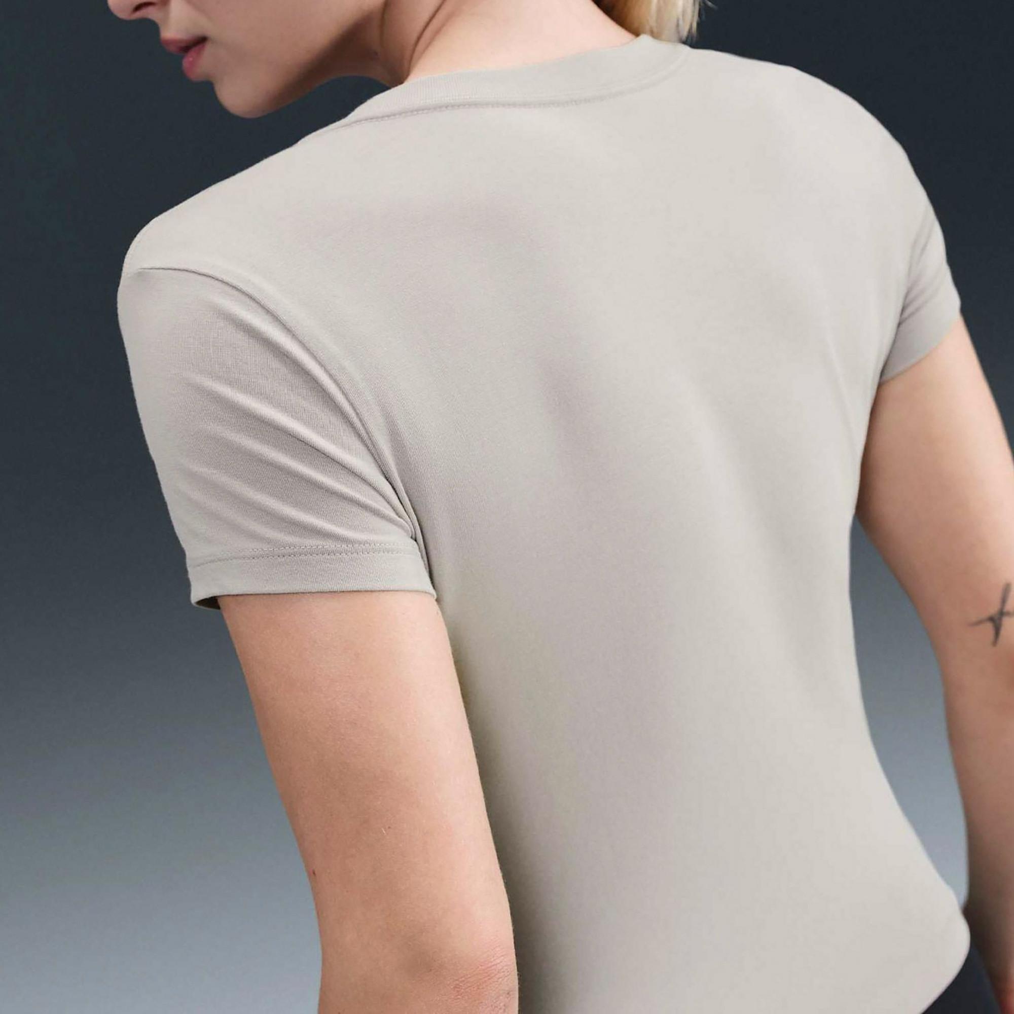 NIKE Sportswear Chill Knit T-shirt 