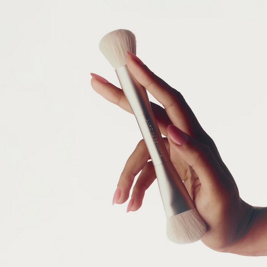 SUMMER FRIDAYS  The Blush Brush - Pinceau à fard à joues 