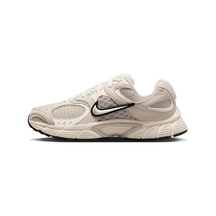 NIKE W NIKE V5 RNR Sneakers, Low Top 