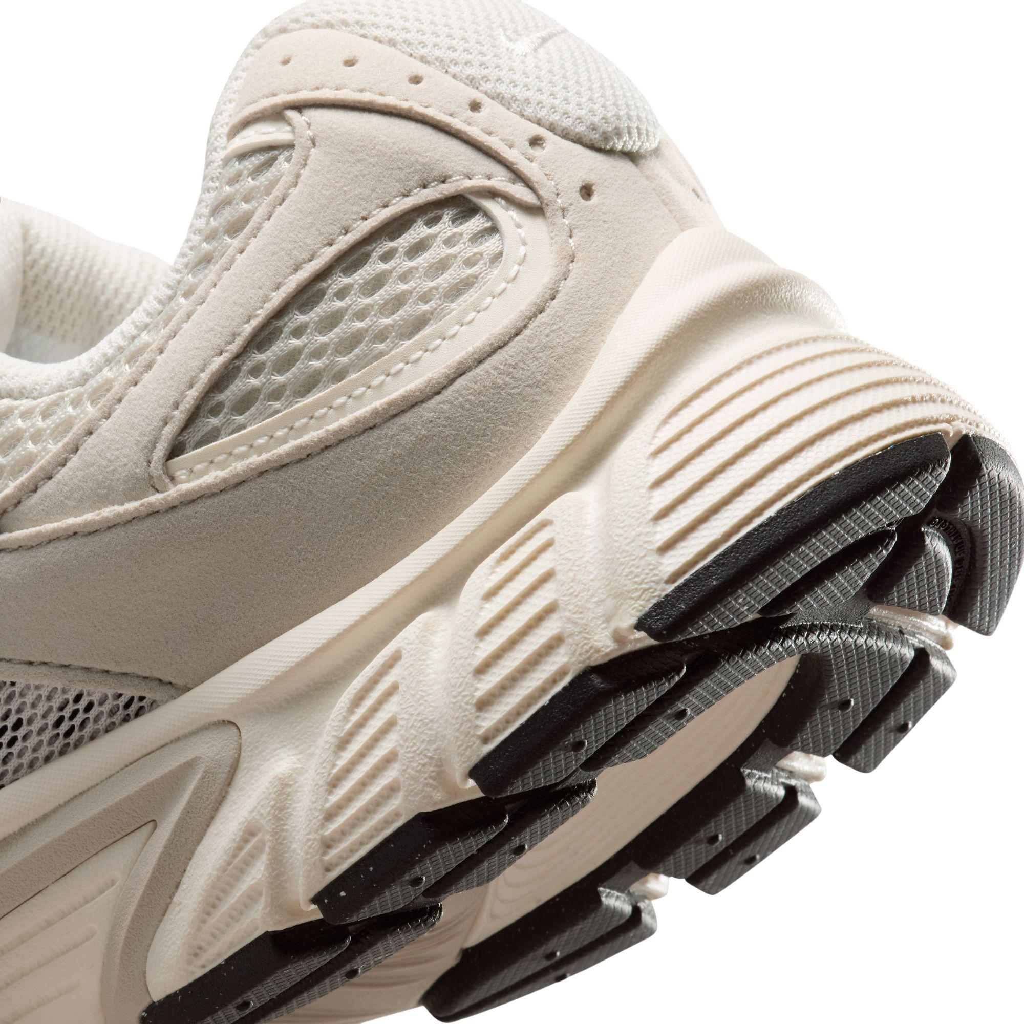 NIKE W NIKE V5 RNR Sneakers, Low Top 