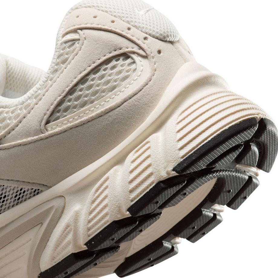 NIKE W NIKE V5 RNR Sneakers, Low Top 