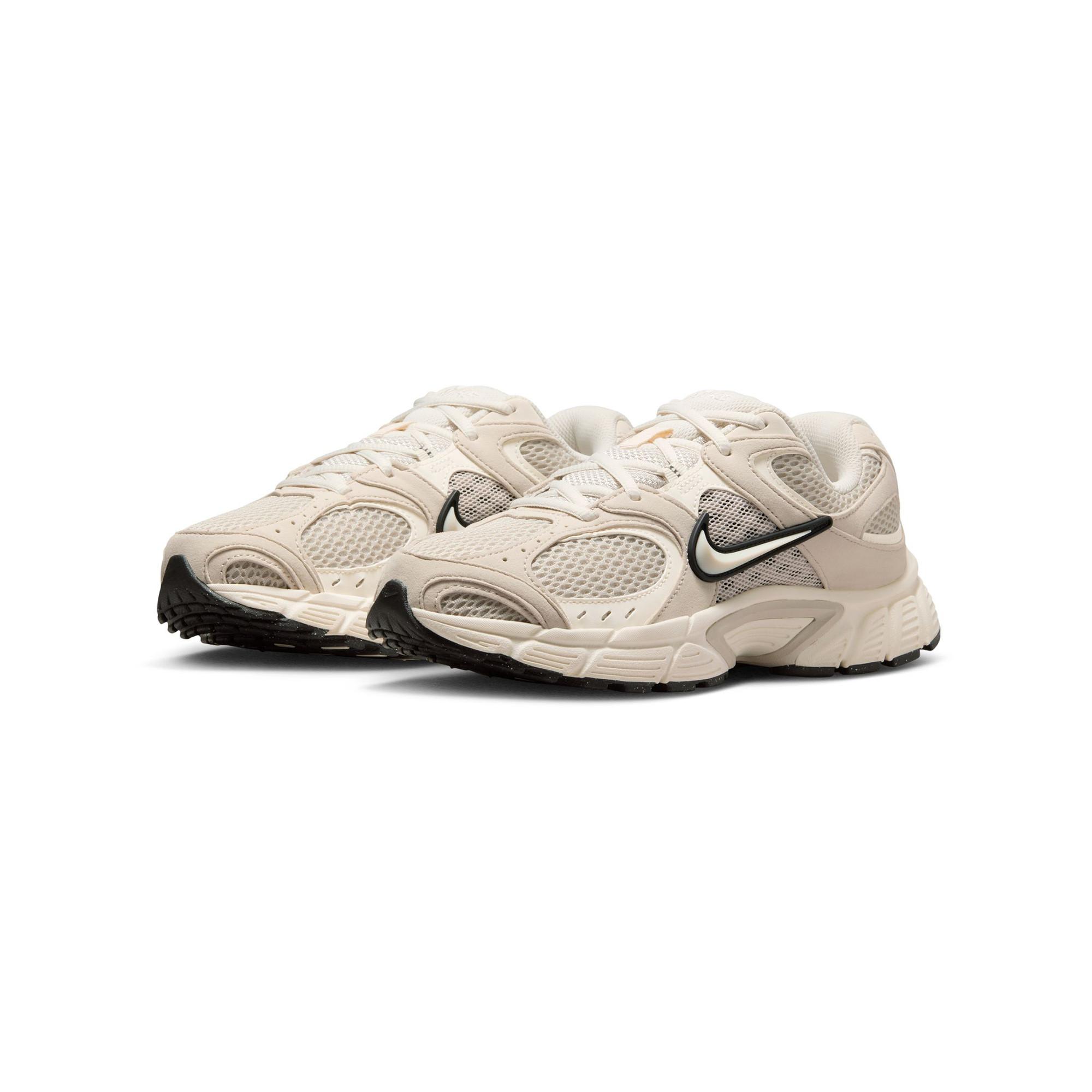 NIKE W NIKE V5 RNR Sneakers, Low Top 