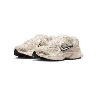 NIKE W NIKE V5 RNR Sneakers, Low Top 