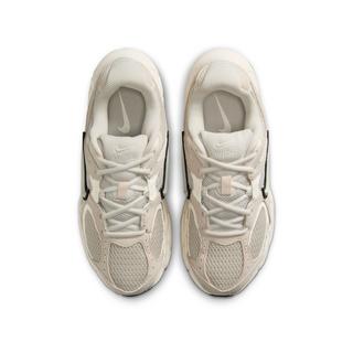 NIKE W NIKE V5 RNR Sneakers, Low Top 