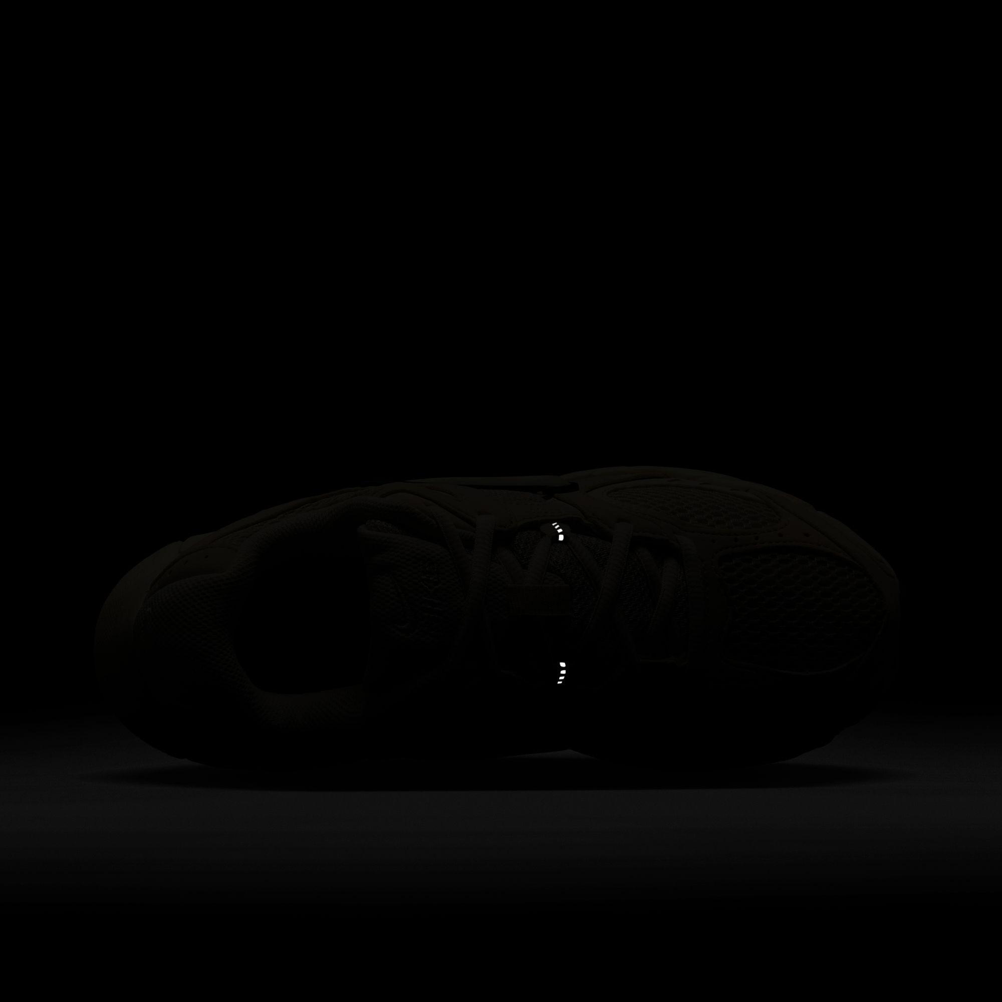 NIKE W NIKE V5 RNR Sneakers, Low Top 