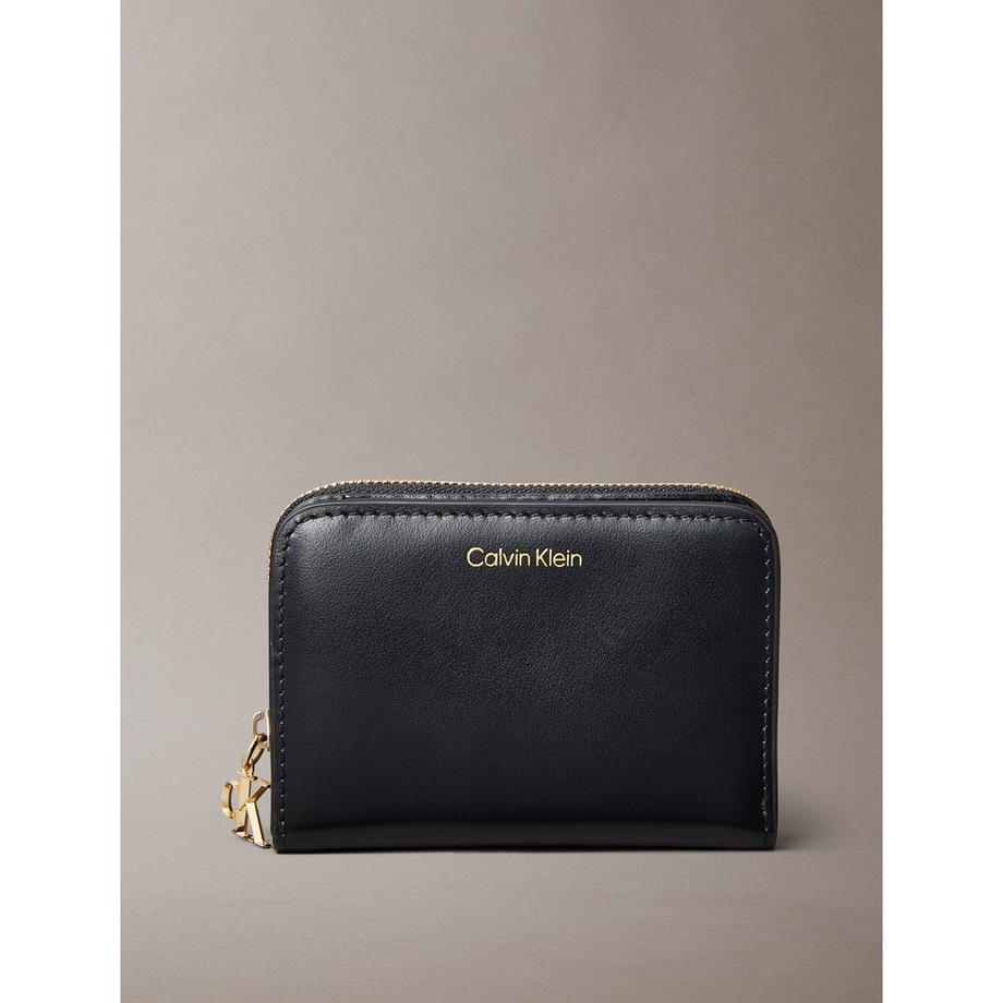 Calvin Klein Hardware Monogram Medium Flap Zip Around Portemonnaie  