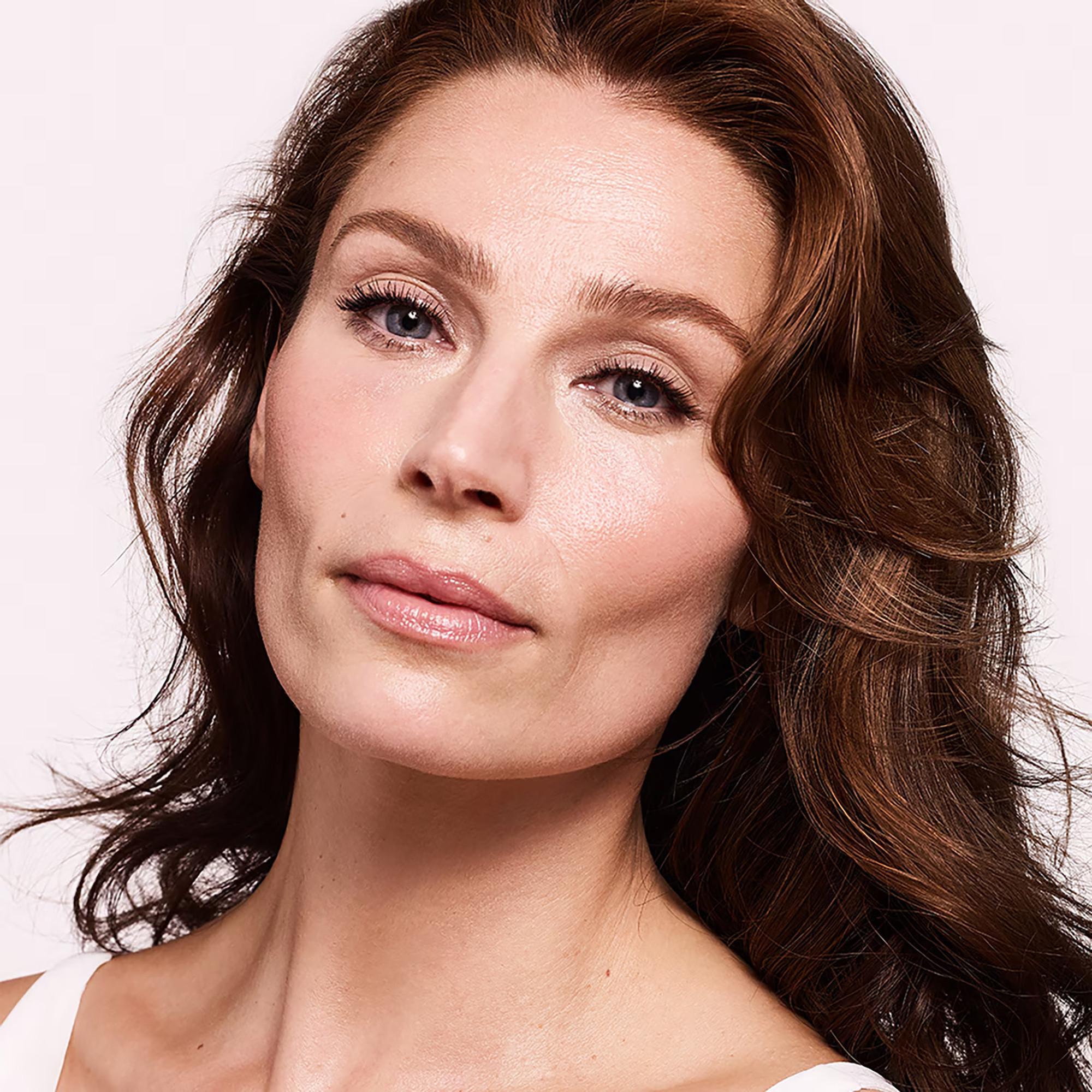 CHARLOTTE TILBURY  Wonderglow Light-Reflecting Primer 