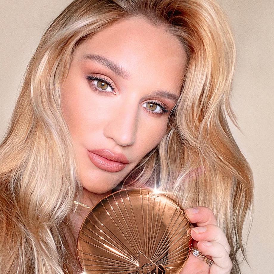 CHARLOTTE TILBURY  Airbrush Bronzer - Poudre Bronzante 